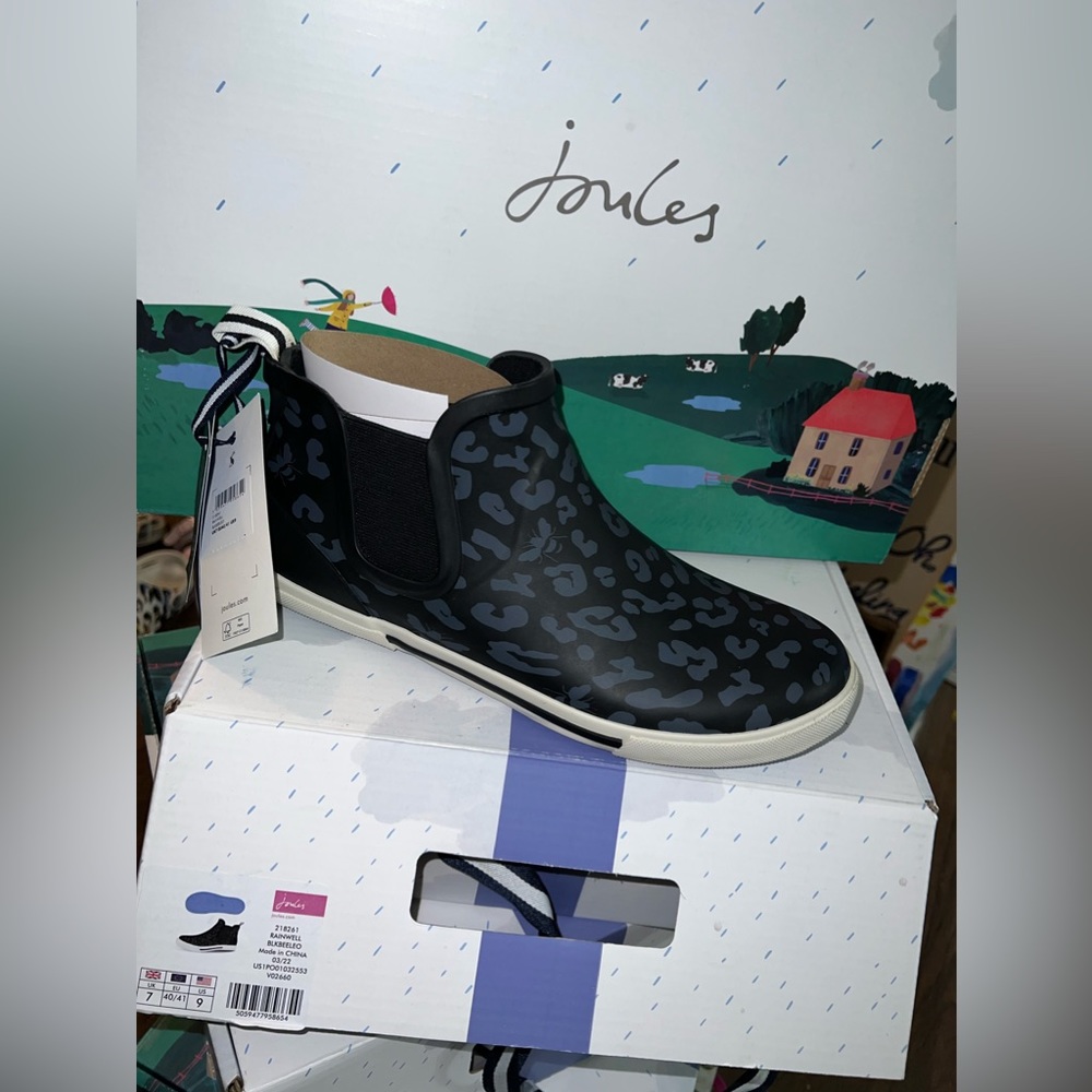 Woman’s sneaker like rain boot